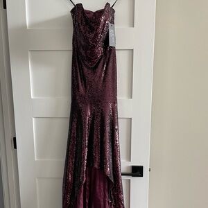 NWT Maricano by Guess Vega Sequin Maroon Asymmetric Gown Sweetheart Neckline XS